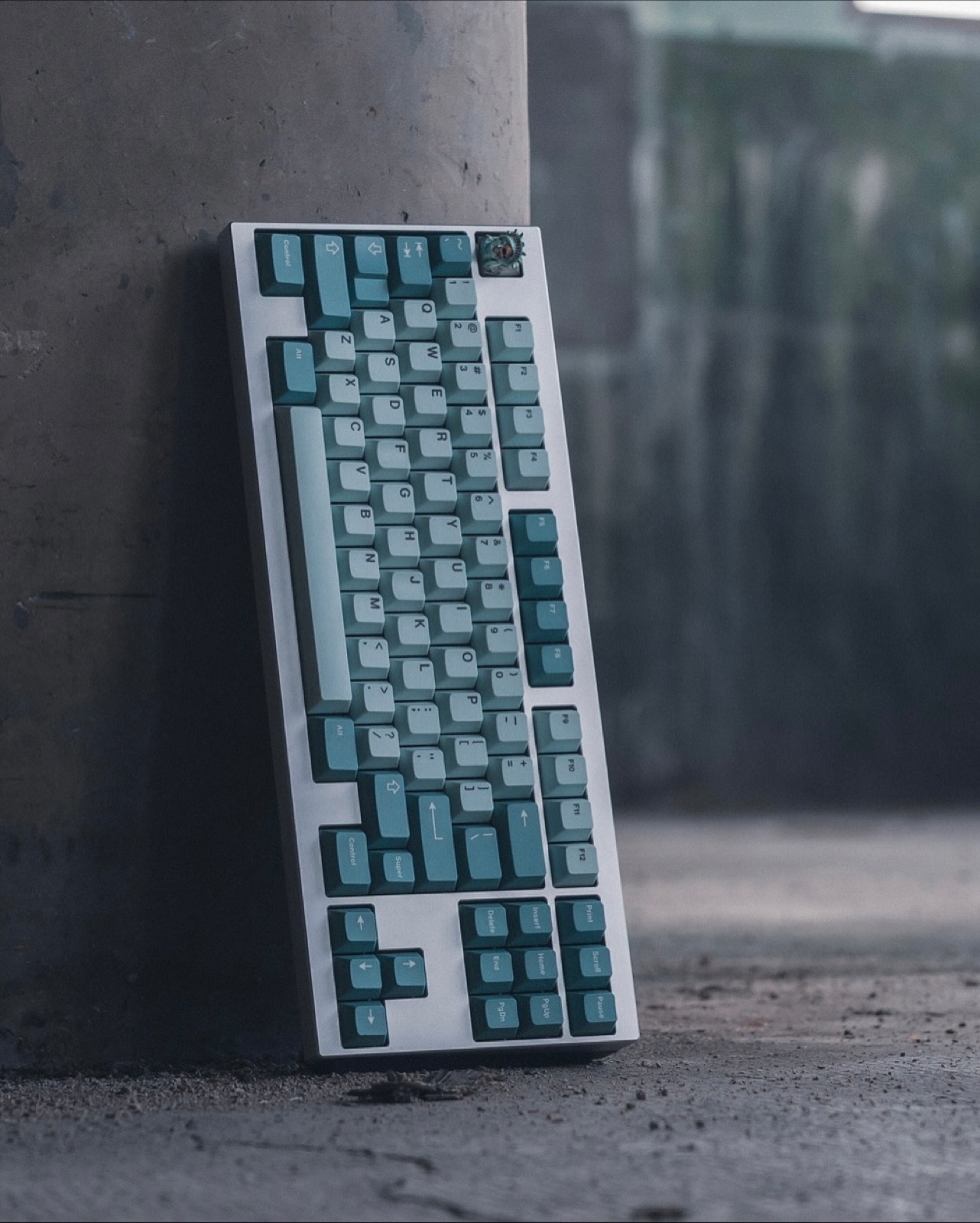 F1-8X V2 — 13